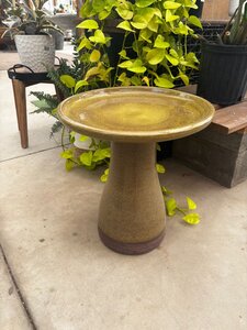 GLAZED-46CM BIRDBATH COGNAC