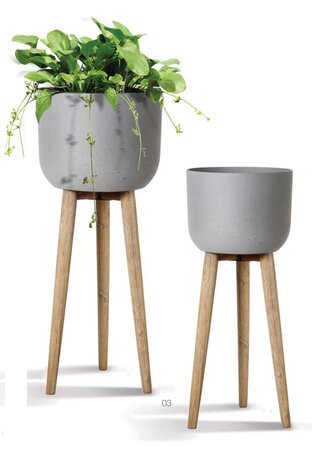 Planter w/ legs Lrg